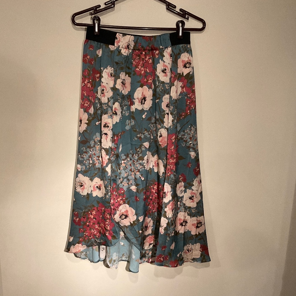 Zara - Basics Collection Mid-Length Floral Skirt with Slit Size M